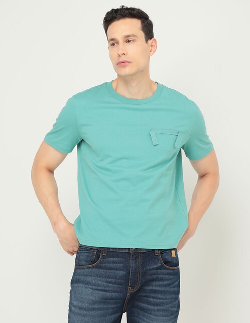 Playera Contempo cuello henley para hombre