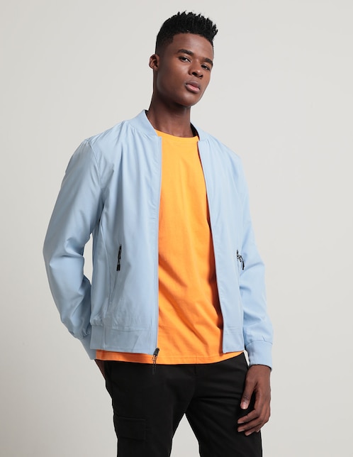Chamarra bomber con bolsillos para hombre 1