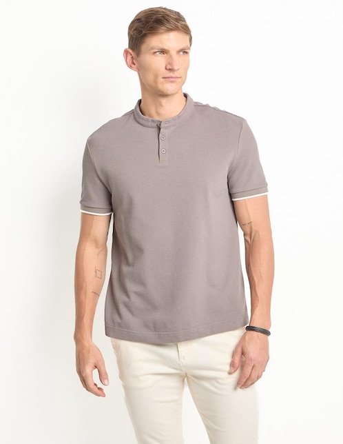Playera cuello henley para hombre 1