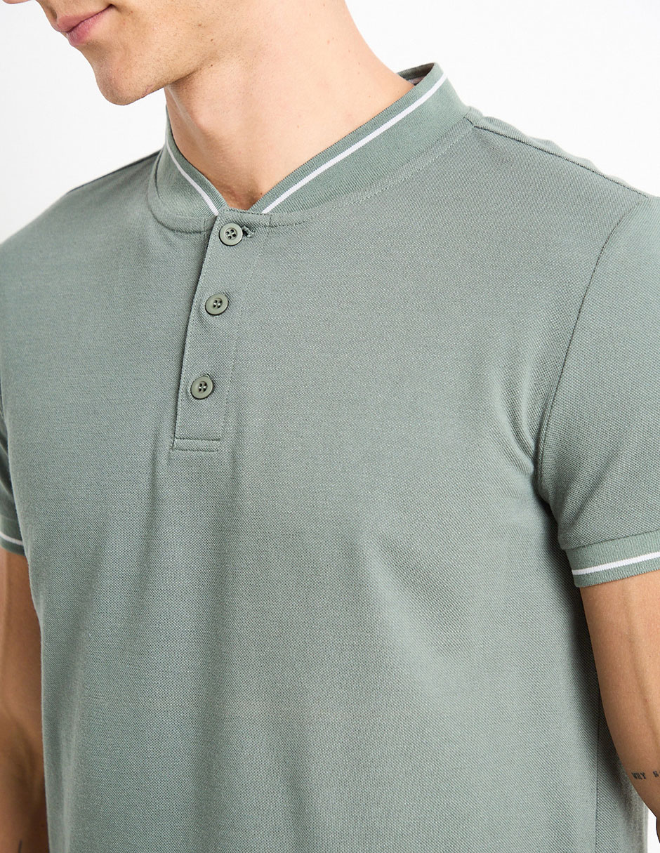 Playera cuello henley para hombre 4