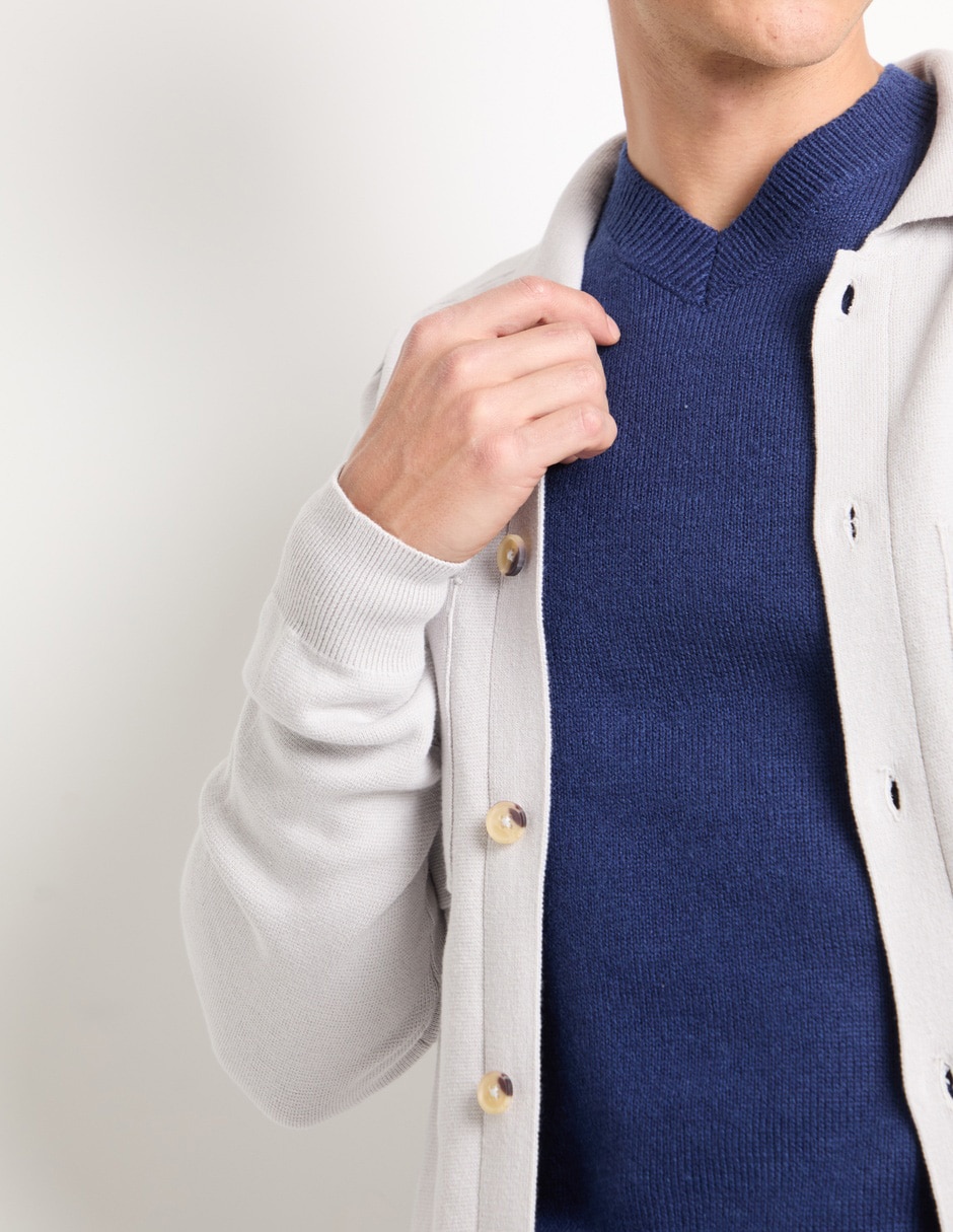Suéter cuello con botón para hombre 4