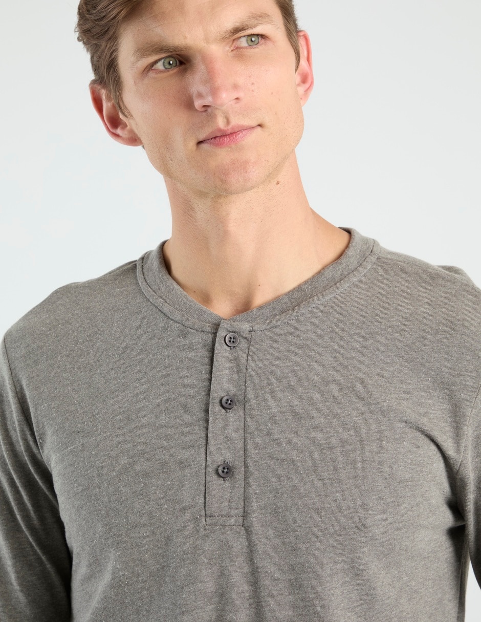 Playera cuello henley para hombre 4