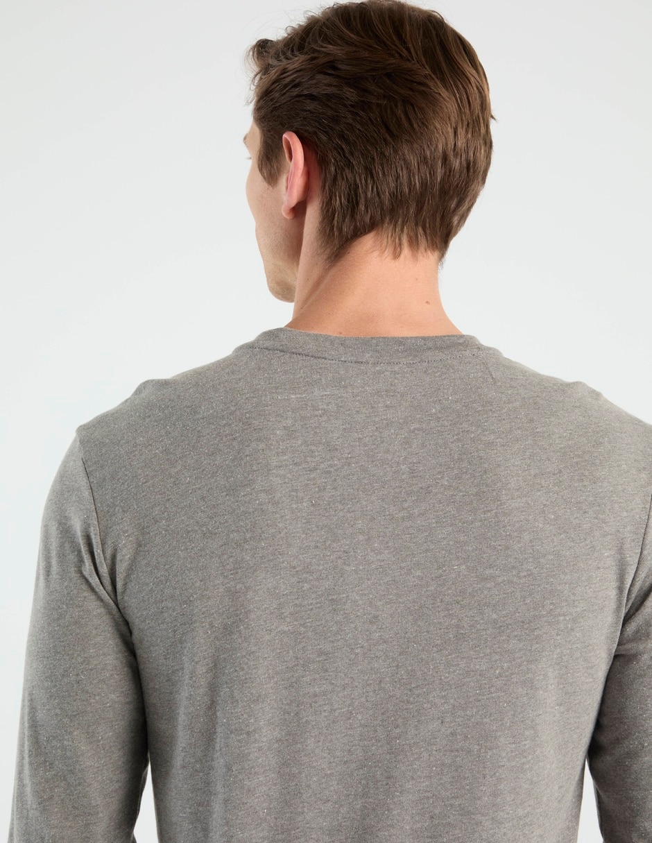 Playera cuello henley para hombre 5