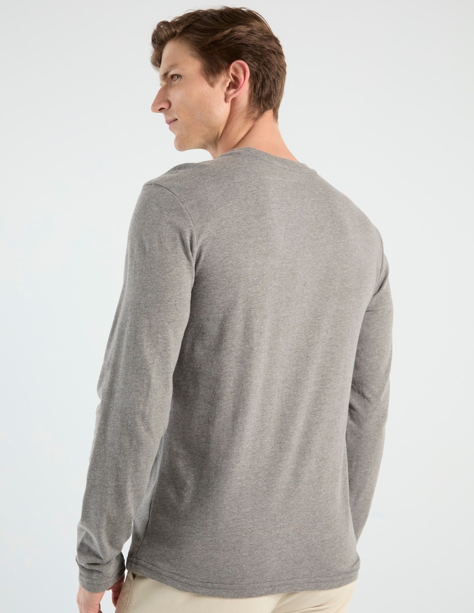 Playera cuello henley para hombre 6