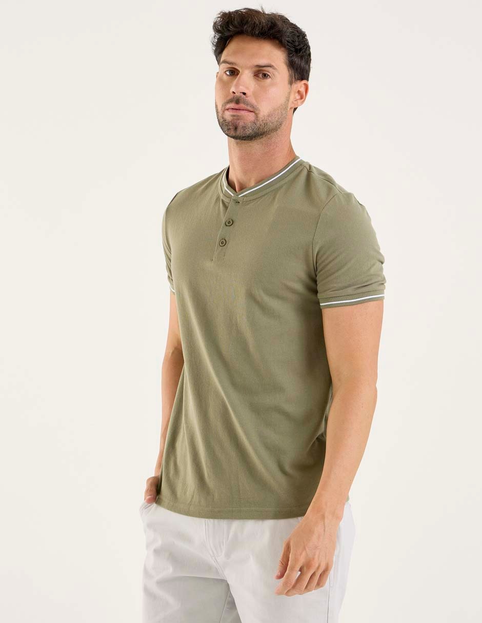Playera cuello henley para hombre
