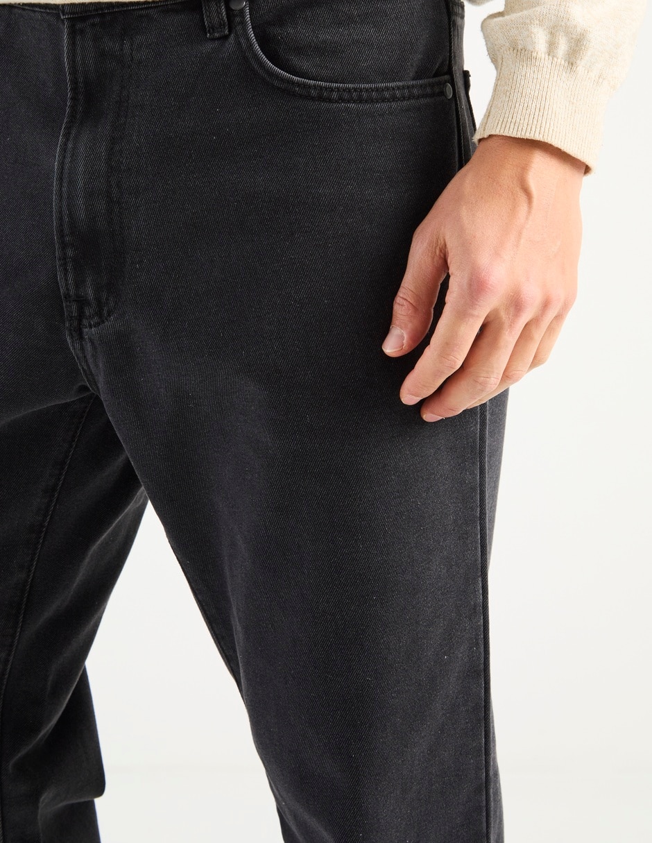 Jeans straight lavado obscuro para hombre 4