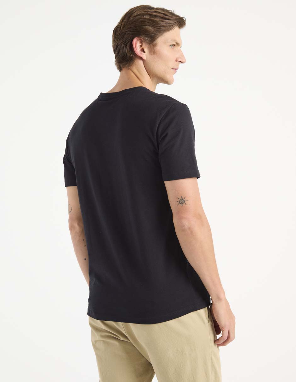 Playera cuello V para hombre 2