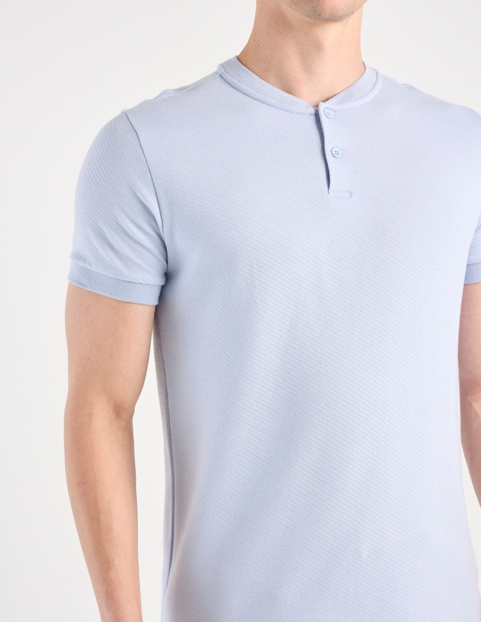 Playera cuello henley para hombre 4