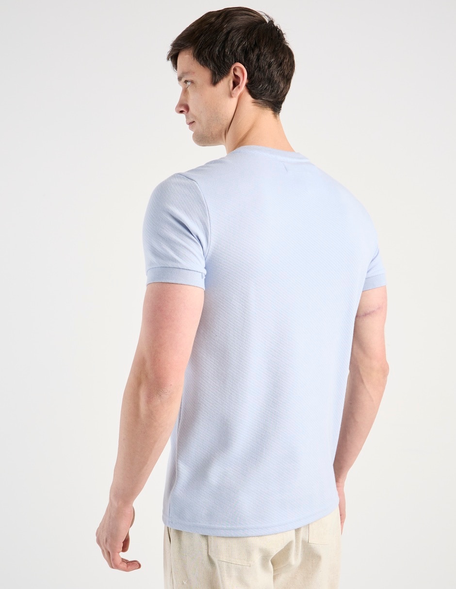 Playera cuello henley para hombre 6